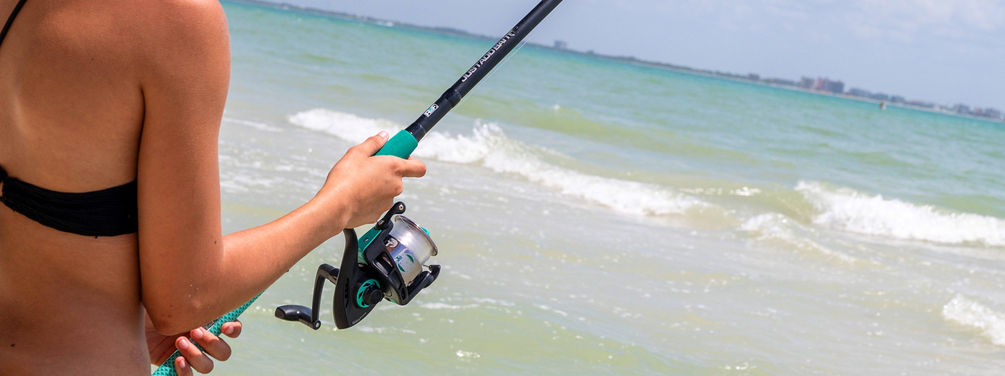 Angler fishing with Ready2Fish surf and pier combo